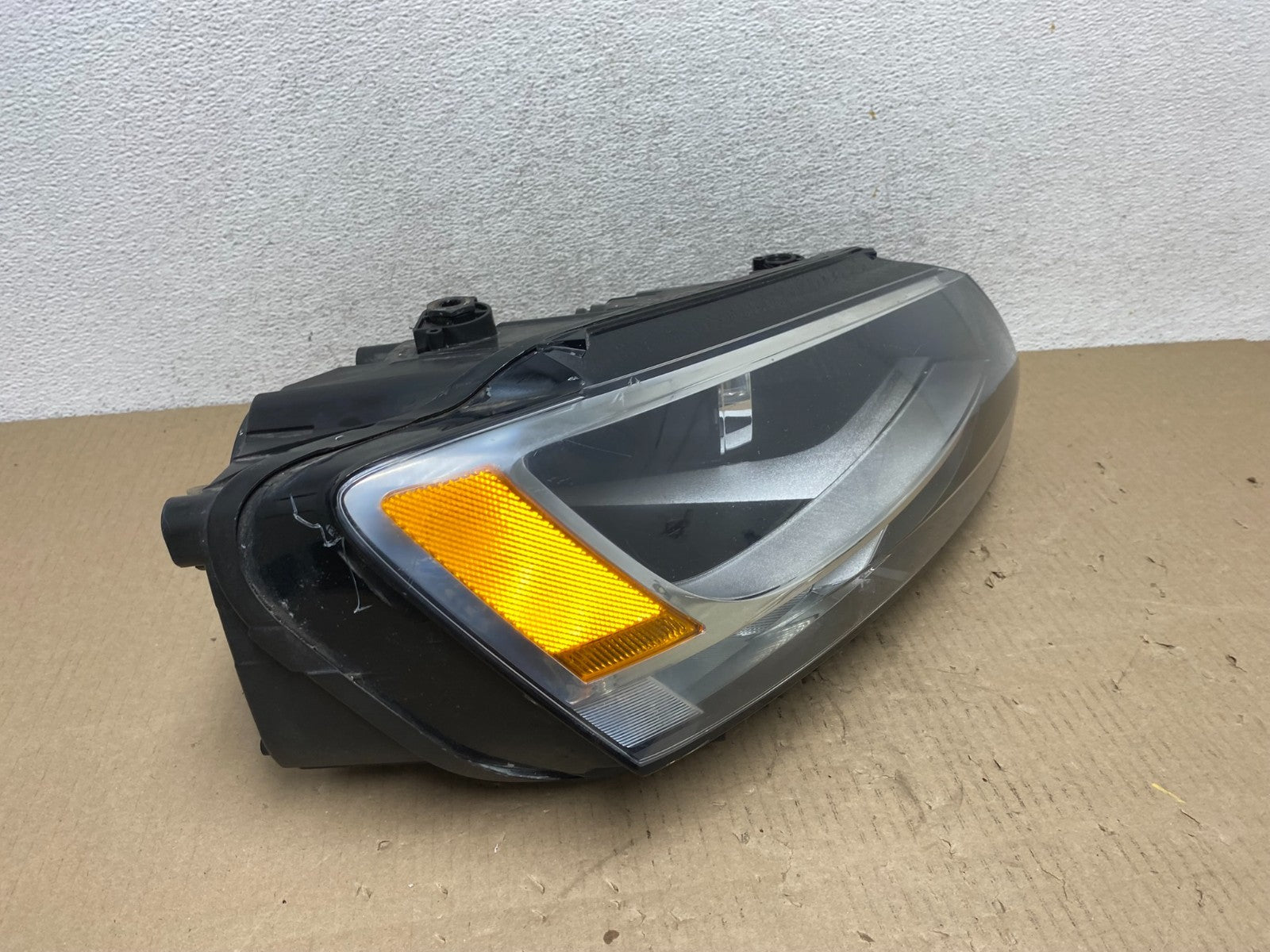 2011 to 2014 Volkswagen Jetta Right Passenger RH Headlight Halogen AG5924 DW2