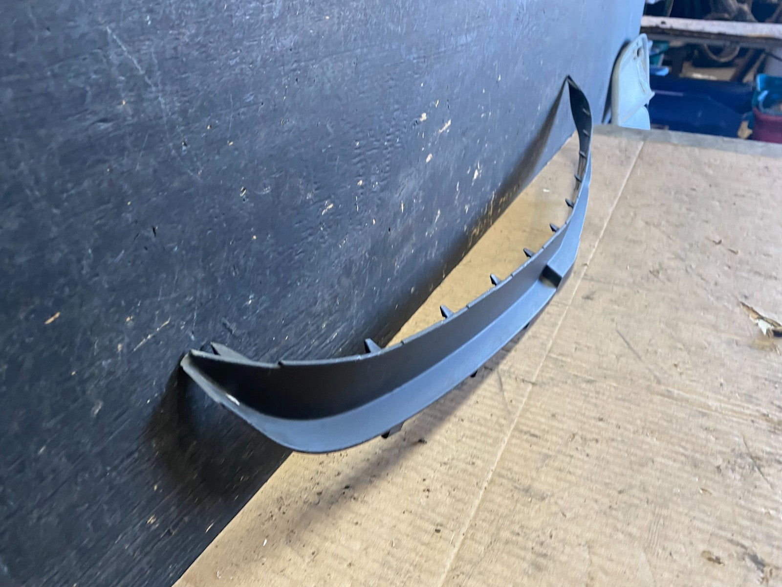 2014 - 2016 Chevrolet Malibu Front Upper Inner Grille Air Deflector OEM R7976 DG2
