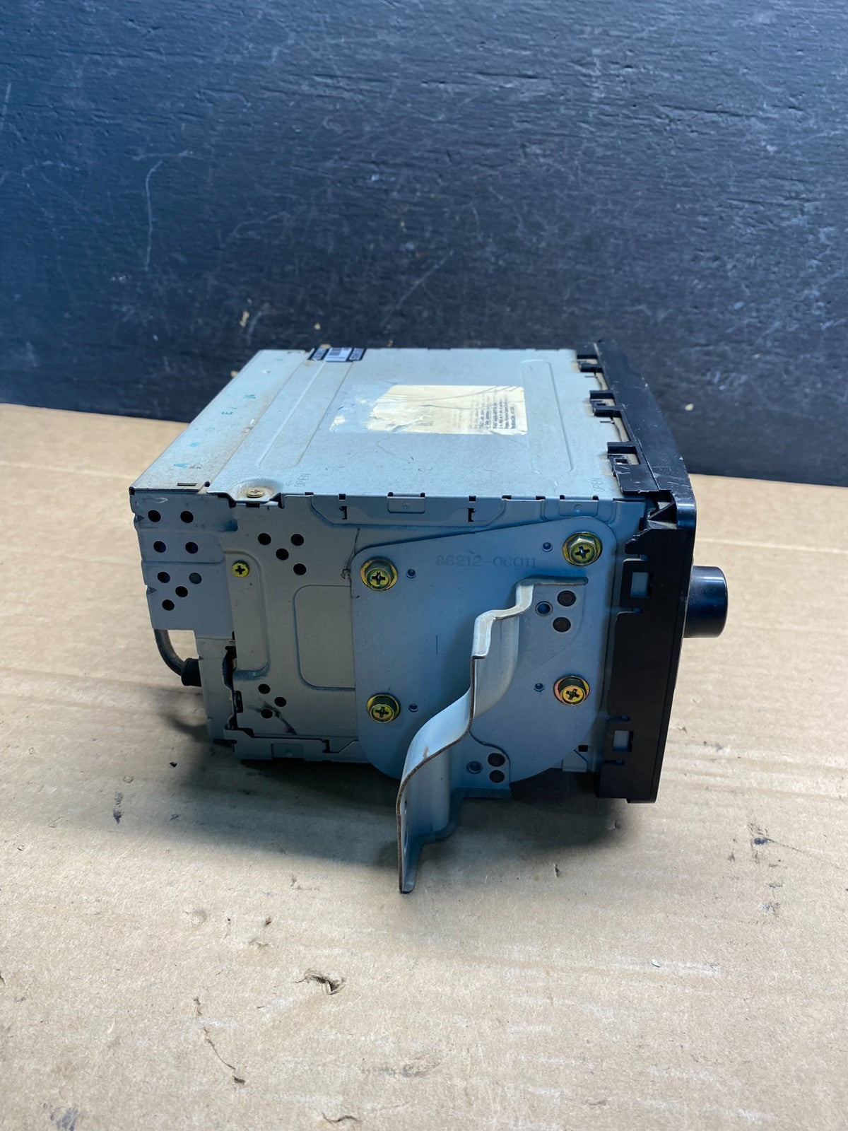 2003 to 2006 Toyota Tundra Sequoia AM/FM Radio CD Player ae8148 DG3