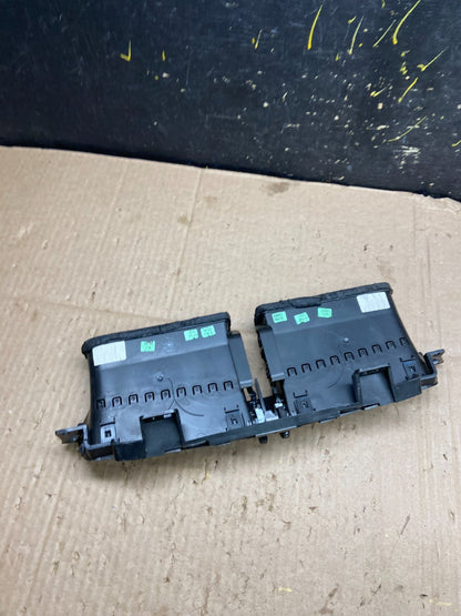 2013 to 2017 Cadillac XTS Center Console Front Air Vent Y5332 DG3
