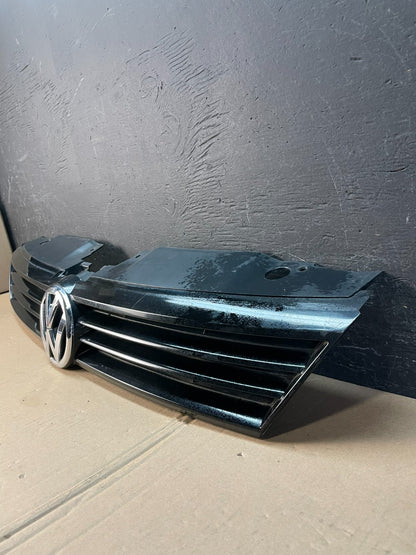 2011 to 2014 Volkswagen Jetta Sedan Front Upper Grille Grill AD8379 DG1