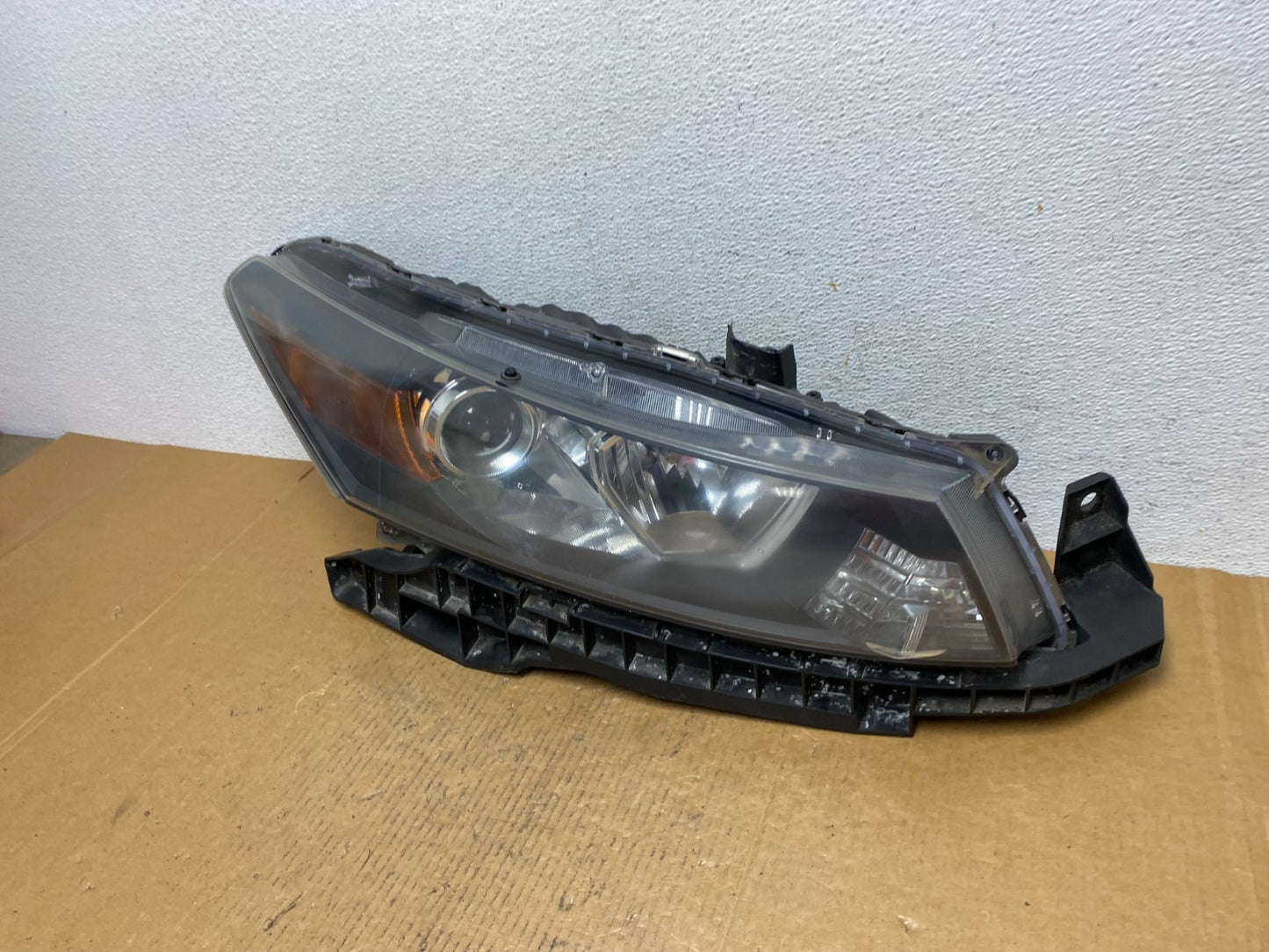 2008 to 2012 Honda Accord Coupe Right Passenger RH Side Headlight AE0661 DW1
