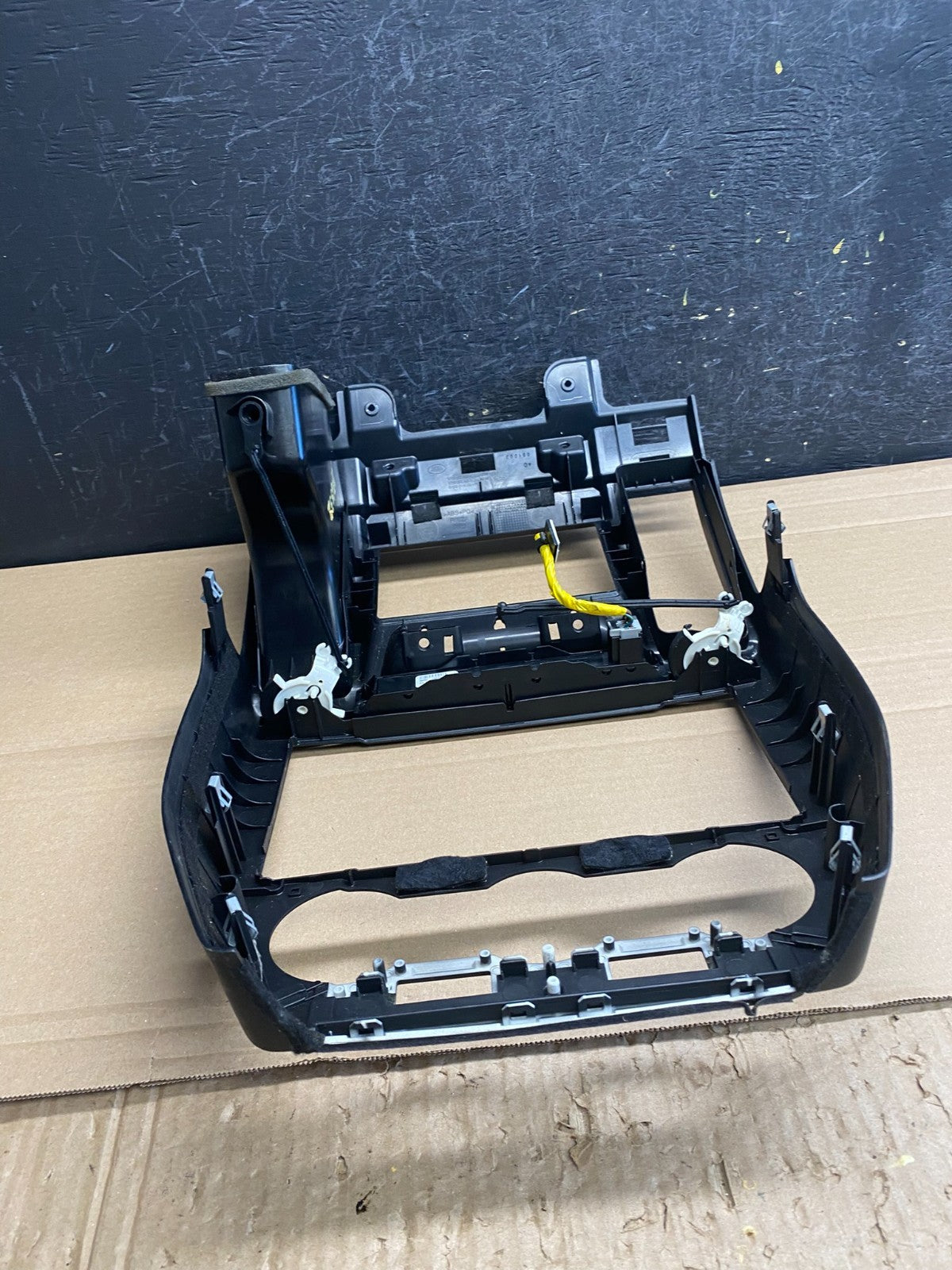 2008-2012 Land Rover LR2 Center Radio Climate Dash Air Vent Bezel af6532 DG3
