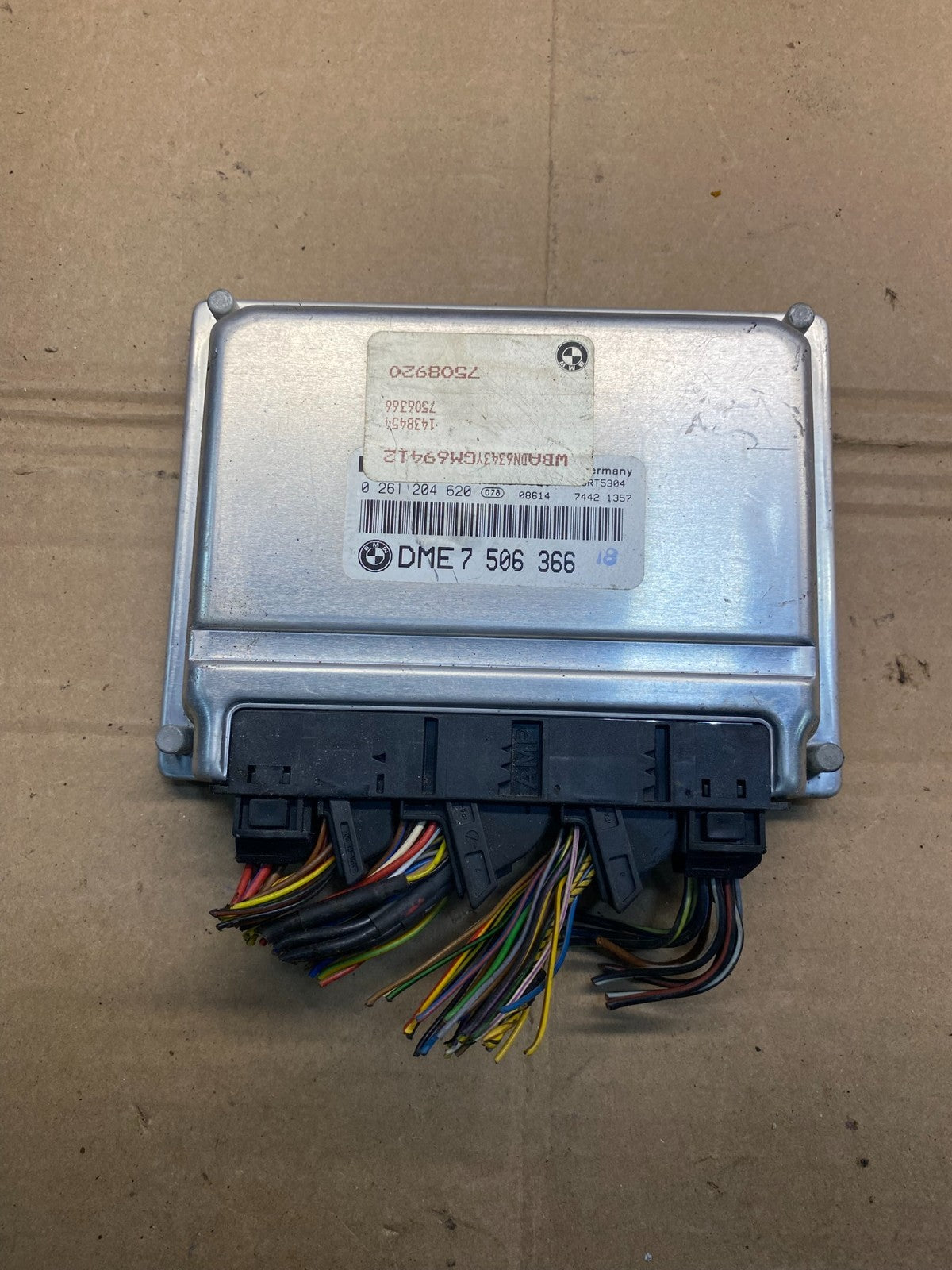 1996 1997 BMW 740i ECM ECU Engine Control Computer Module AE9977 DG0