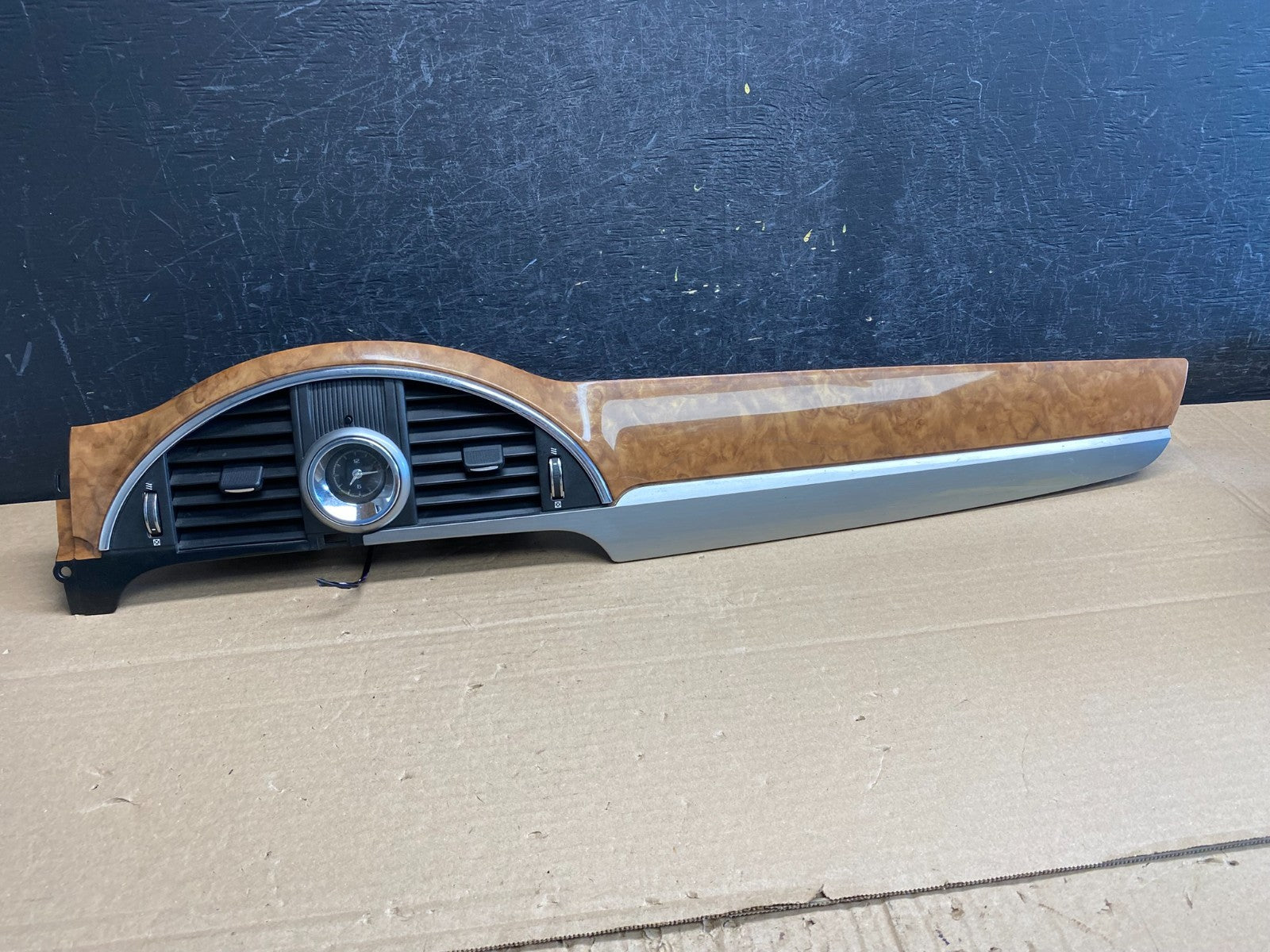 2008 to 2017 Buick Enclave Dash Clock Center Bezel Trim AG0055 DG0