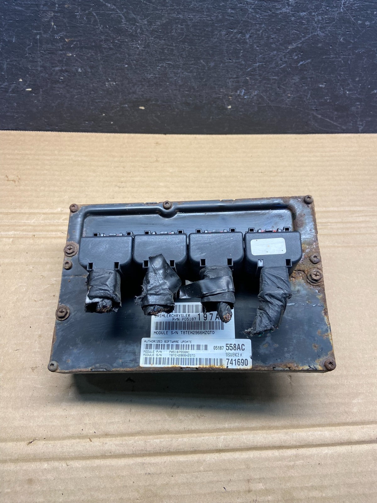 2007 Chrysler Town Country Caravan 3.8L Engine Control ECU P05187558AC AE4724 DW0