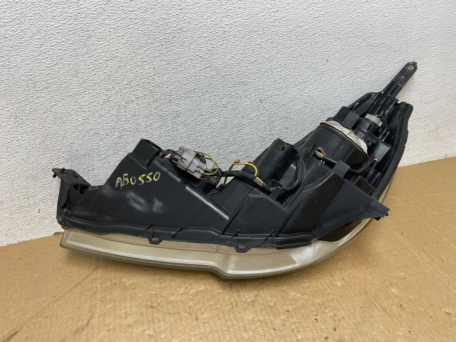 2010-2012 Subaru Legacy Outback Right Passenger Headlight AG0550 DW7