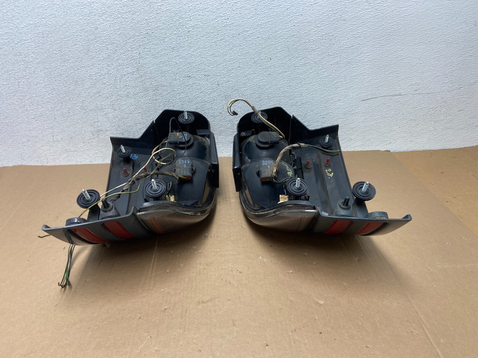 1998 to 2004 Dodge Intrepid Left+Right Set Side Tail Light AD6429 DG10