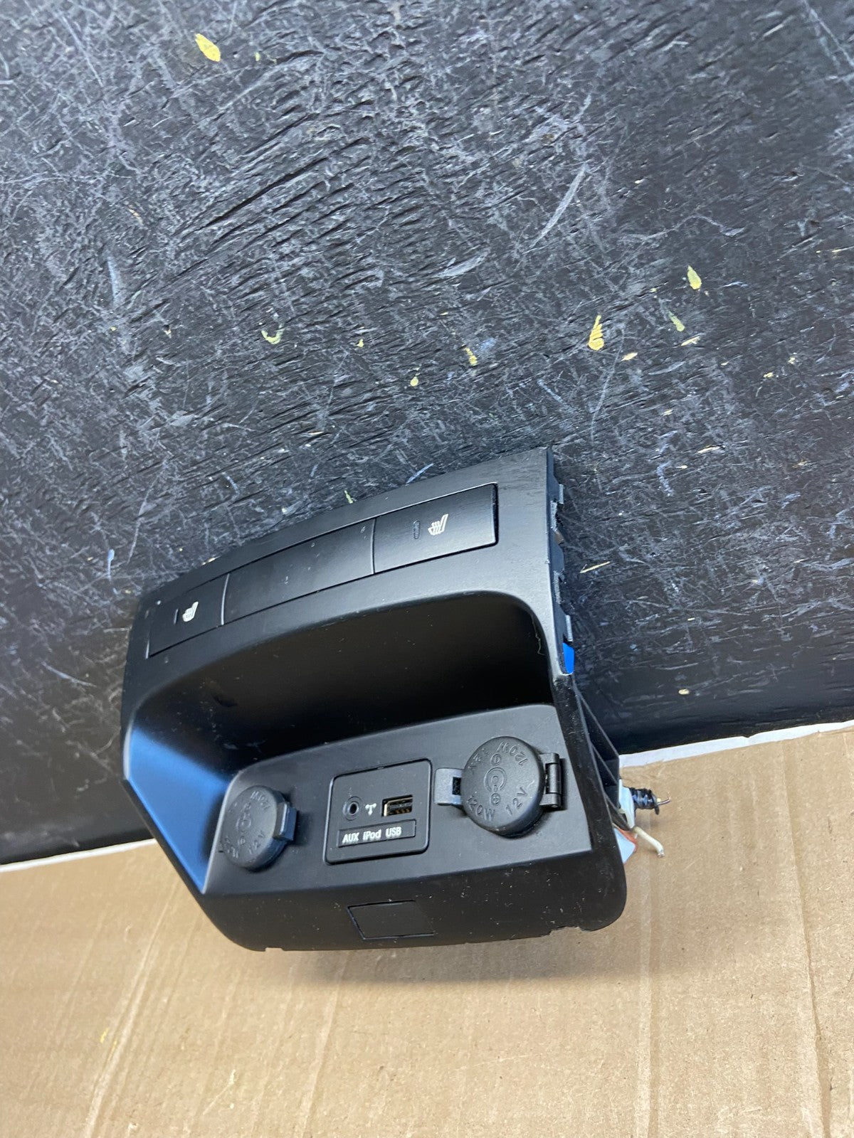 2011-2013 Kia Sorento Center Seat Heater Switches Aux USB Power Outlet AE1691 DG2