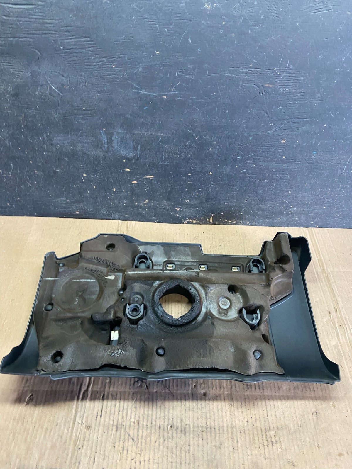 2007 to 2014 Volvo XC90 OEM 3.2L Upper Top Engine Motor Dust Cover Oem p8471 DG4