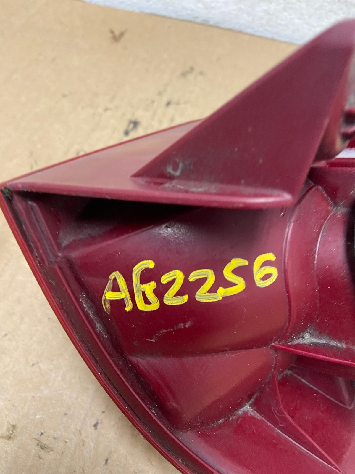 2004 to 2005 Toyota Sienna Left Driver LH Side Tail Light AG2256 LK8