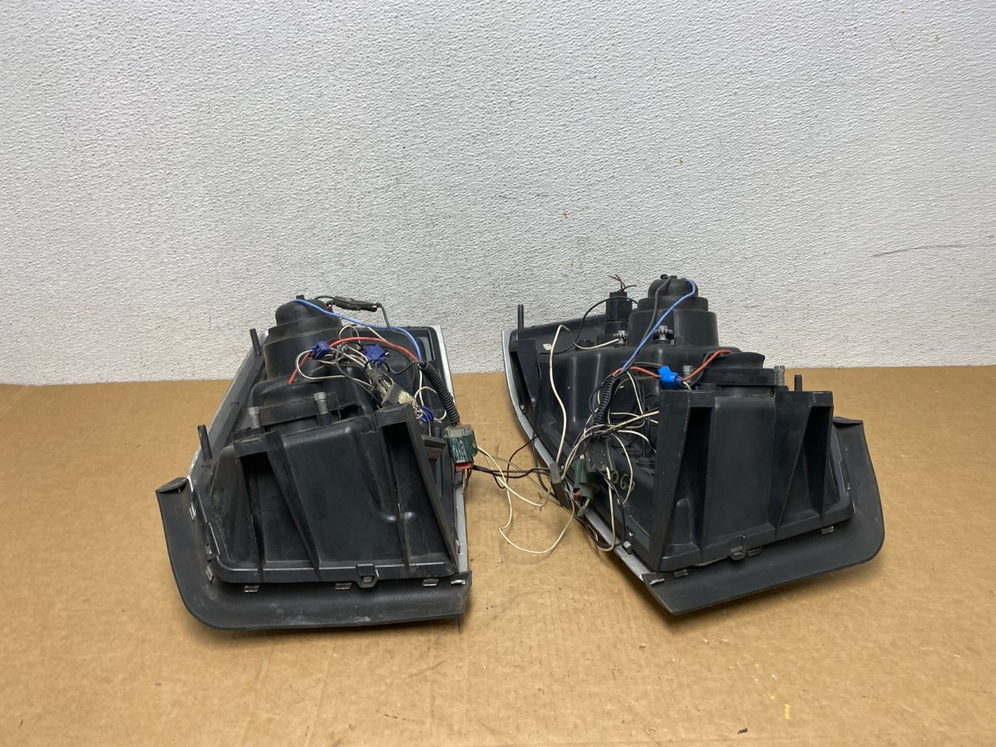 2005 to 2007 Dodge Dakota Left+Right LED Black Headlights AD6067 DG9