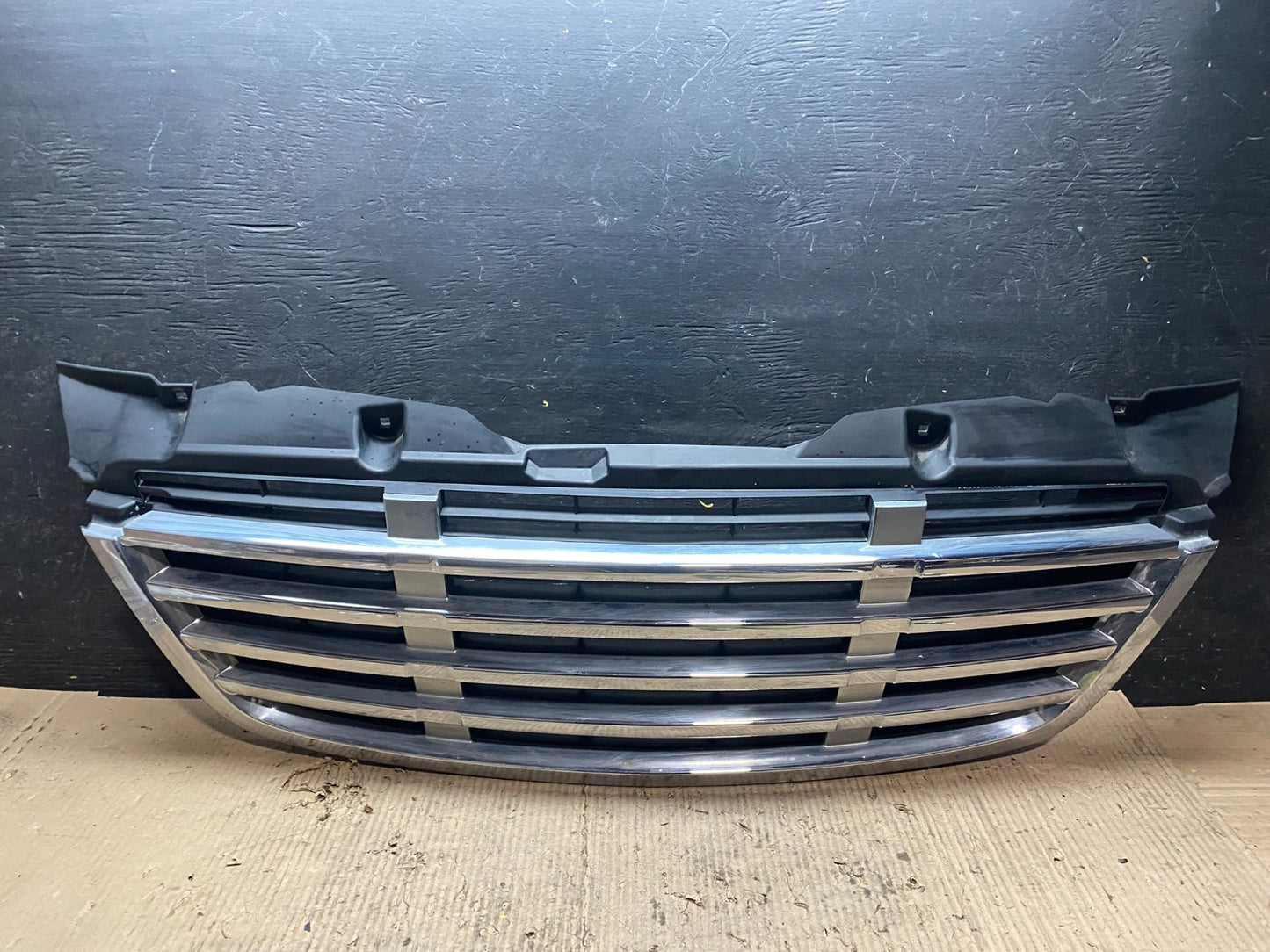 2009 to 2011 Freightliner Sprinter Front Upper Chrome Grill Grille V4342 GD0