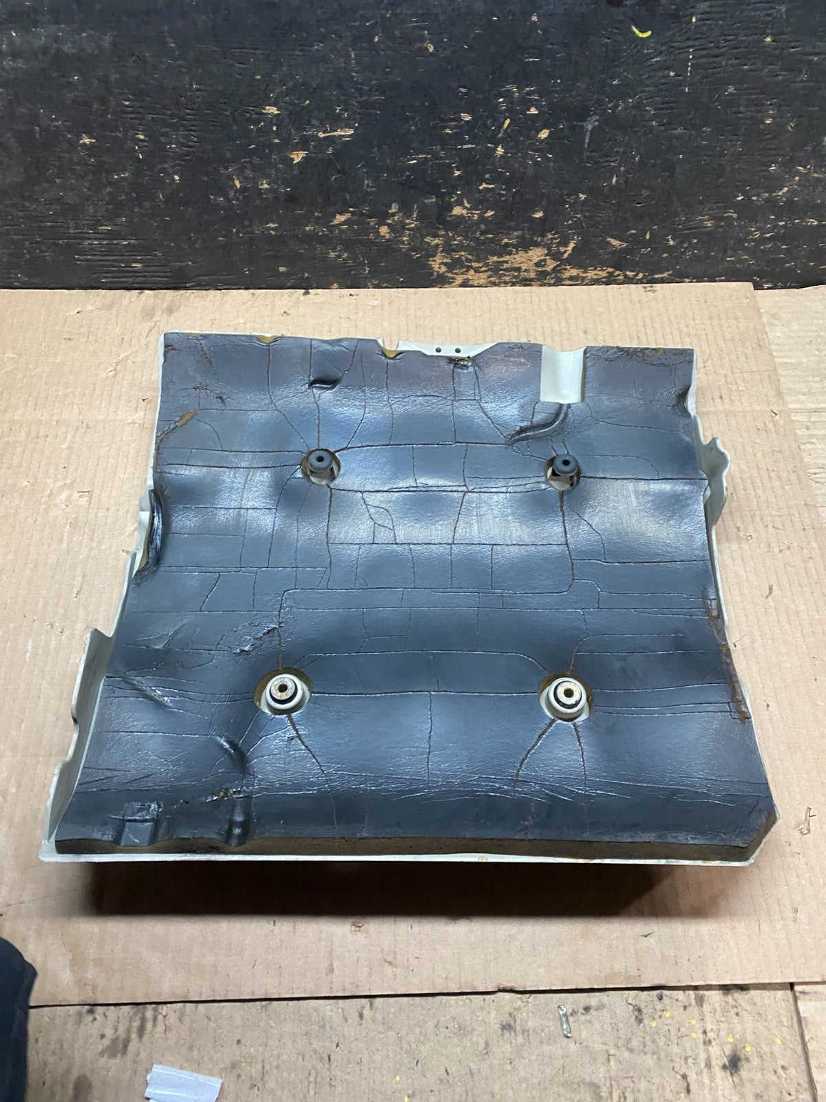 2001 to 2004 Cadillac Deville Seville Northstar Engine Motor Cover W5760 DG5