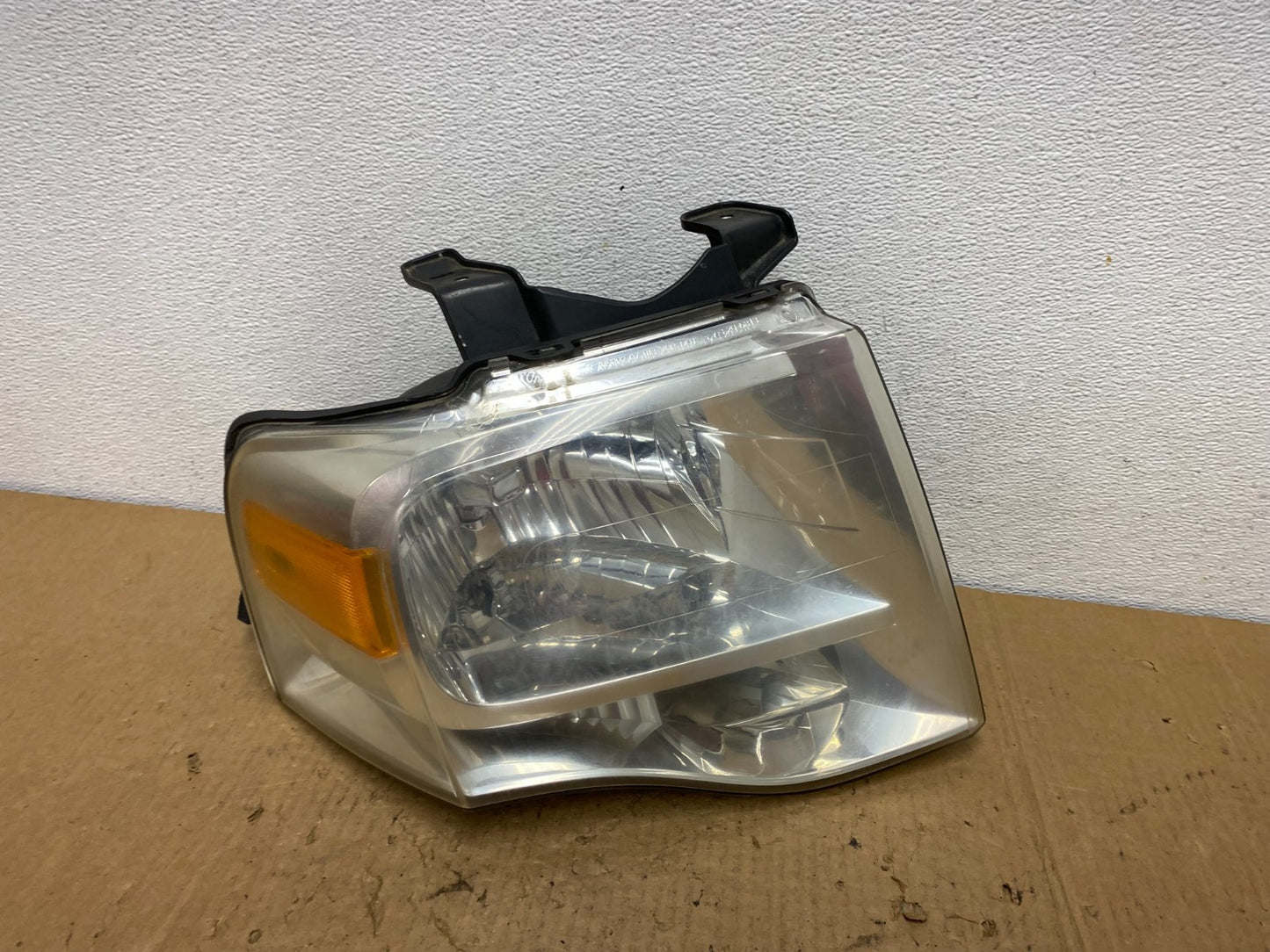 2007 to 2014 Ford Expedition Right Passenger RH side Headlight Halogen AC8256 DW0
