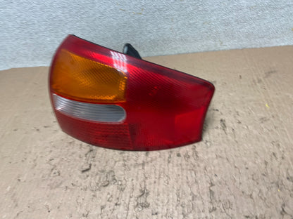 2002 2003 2004 Audi A6 Sedan Right Passenger RH Side Tail Light Oem Y0813 DW1