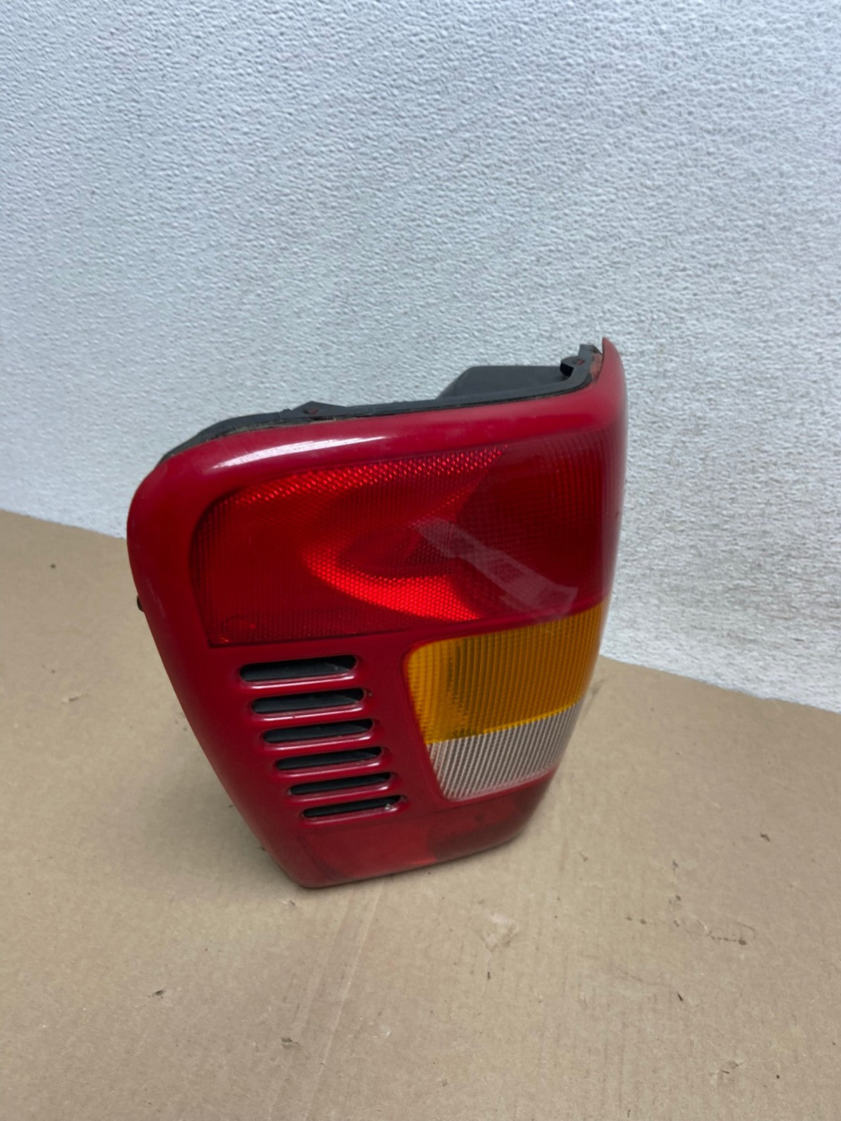 1999 - 2004 Jeep Grand Cherokee WJ Left Driver Lh Tail Light AG6828 LK2