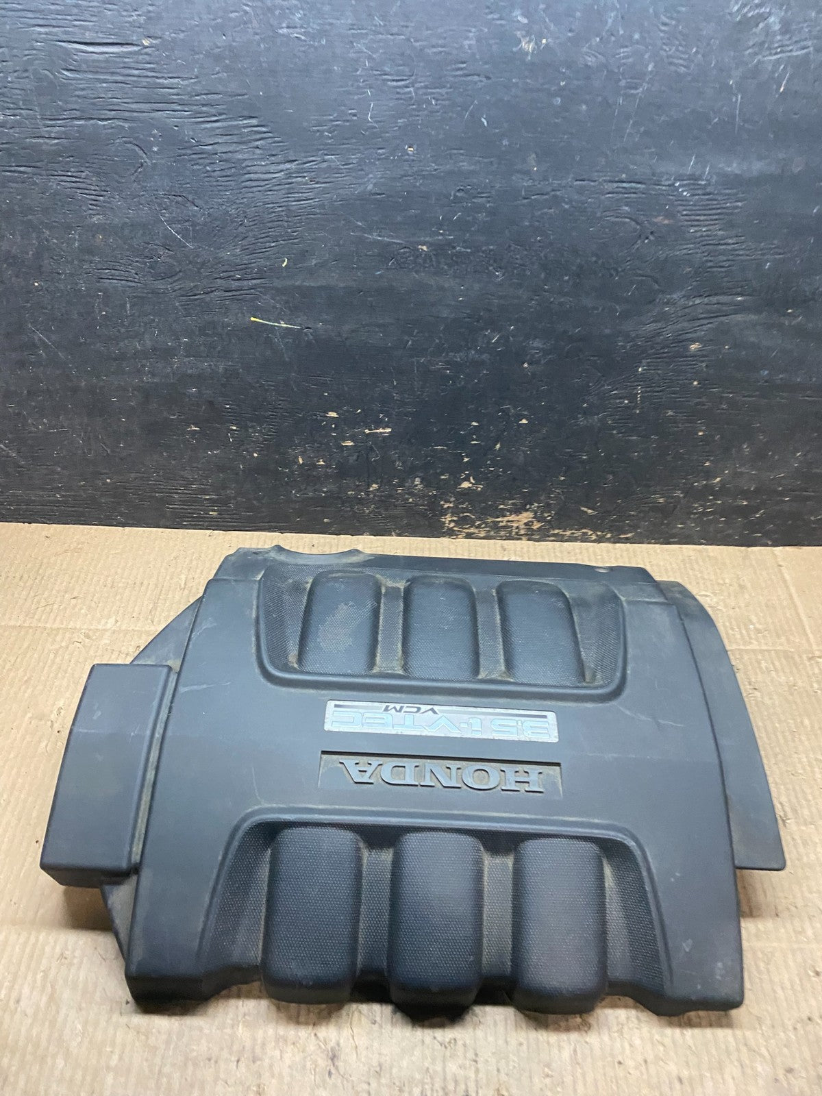 2005 to 2007 Honda Odyssey Black Engine Cover T9552 DG1
