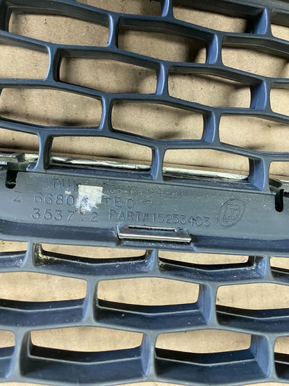 2005 to 2009 Saab 9-7x Front Upper LH Center RH Set Grille Grill OEM Q0504 DG7