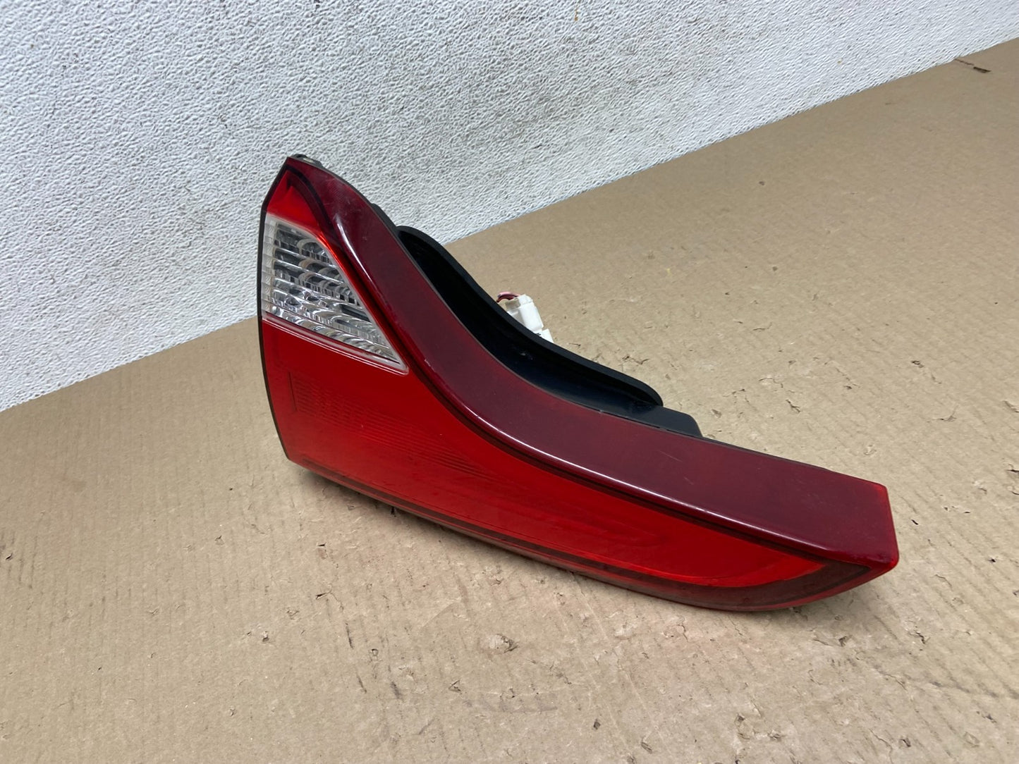 2014 - 2015 Kia Sorento Right Passenger Side Inner Tail Light AE9711 LK1