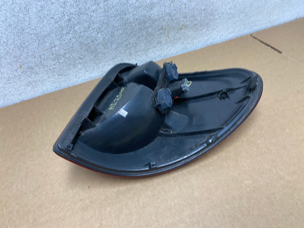 2004 to 2007 Dodge Grand Caravan Left Driver Lh Tail Light AI2544 LK5