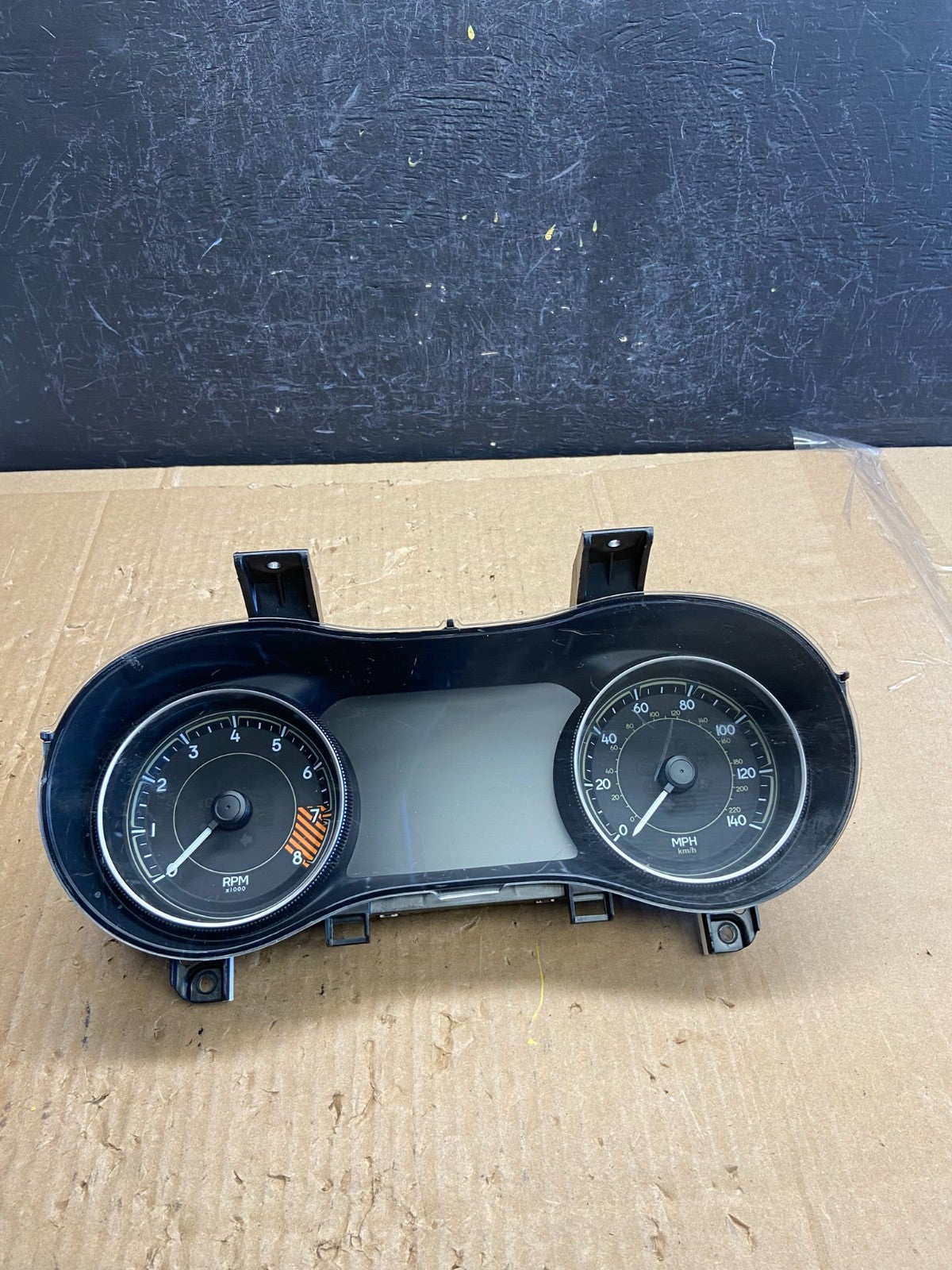 2014 Jeep Cherokee Speedometer Gauge Cluster ad6804 DG0
