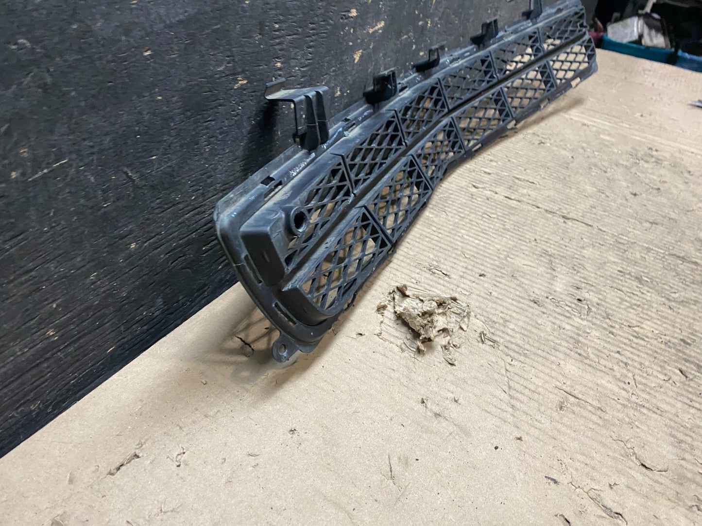 2010-2013 Buick Lacrosse Front Lower Grill Grille Oem V4167 DG9