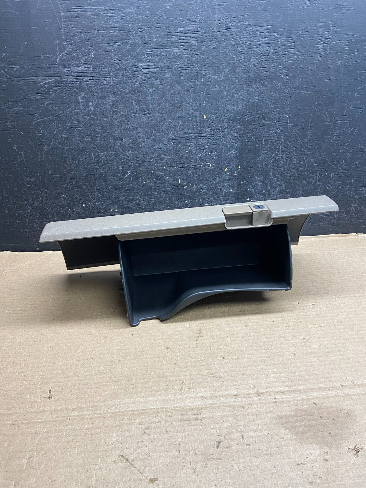 2008 to 2012 Nissan Xterra Front Right Passenger Storage Glove Box AH1595 DG3