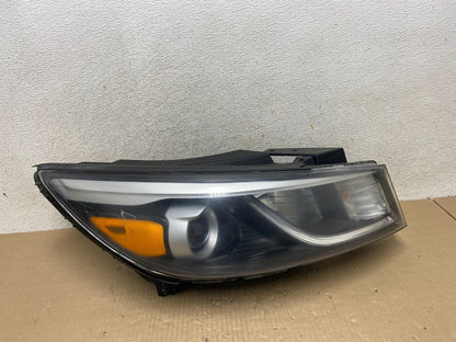 2015-2018 Kia Sedona Right Passenger RH Side Headlight Halogen AI2209 DW0