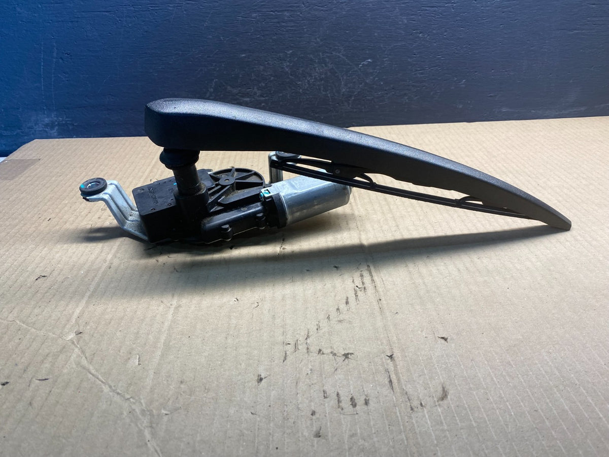 2010 to 2016 Cadillac SRX Rear Windshield Washer Wiper Motor AC0886 DG3