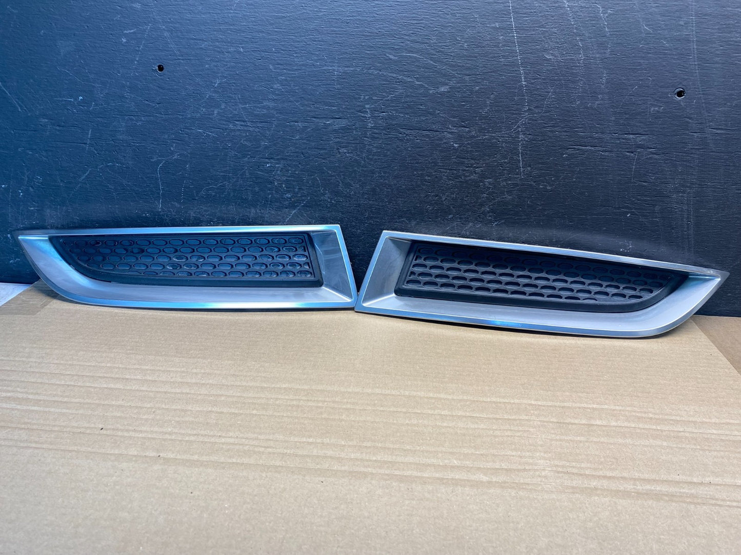 2013 2014 2015 GMC Acadia Front Left+Right Set Grille Bezel Bumper AF0109 DW0