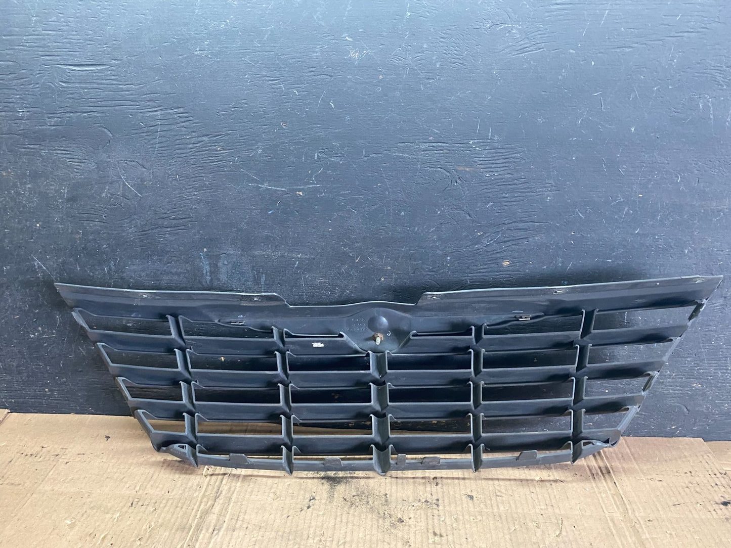 2005 to 2006 Chrysler Town & Country Front Upper Grill Grille Oem P8585 DG4