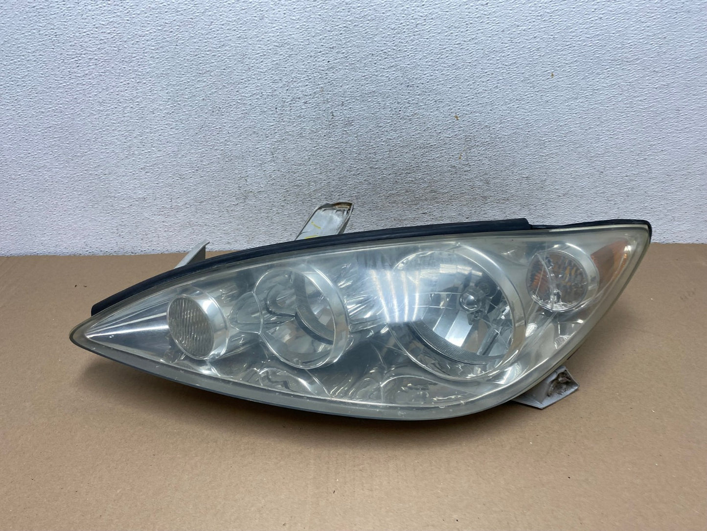 2005 to 2006 Toyota Camry Left Driver LH Halogen Headlight AF2986 LK0