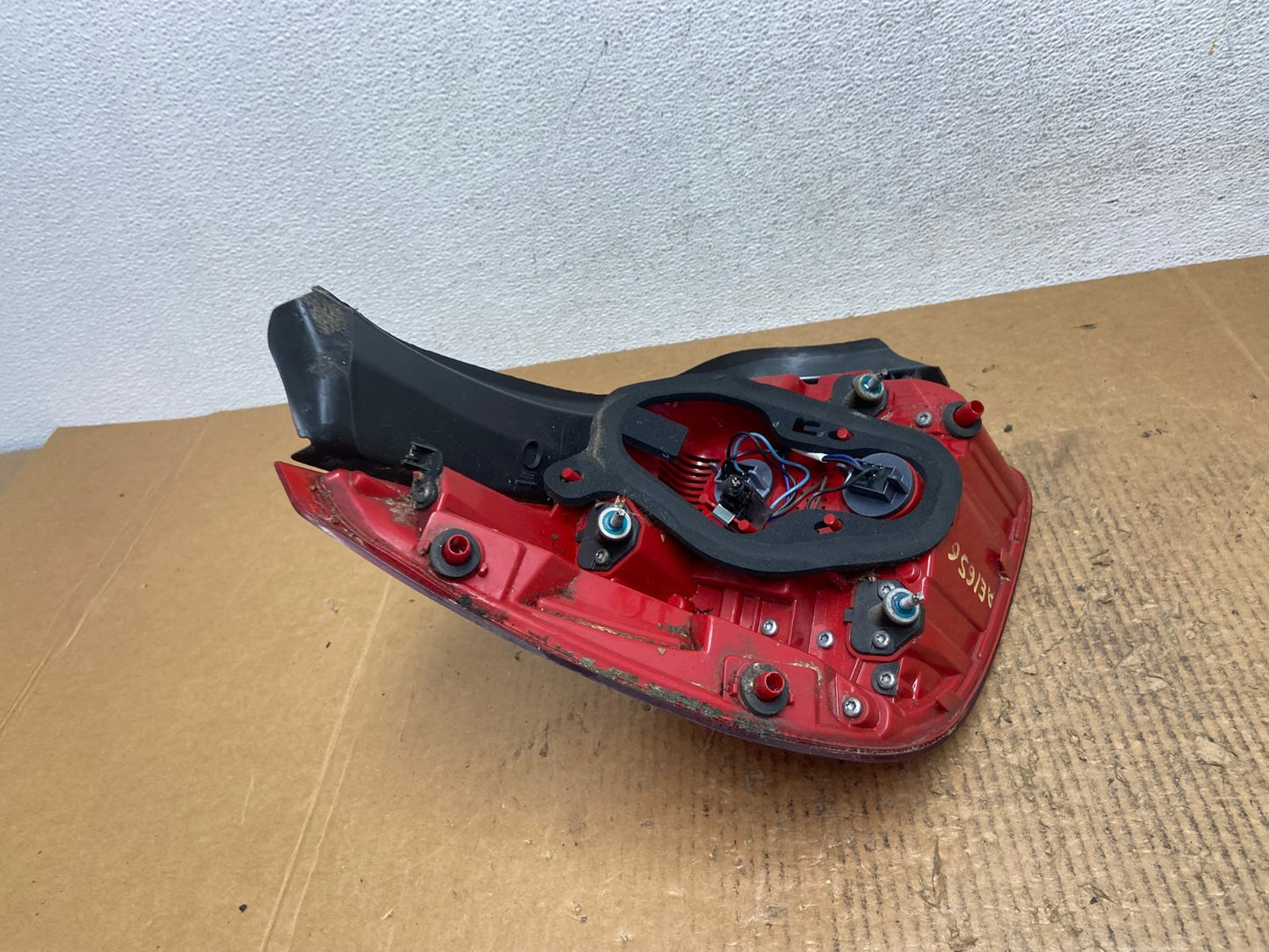 No Led Trim 2013-2015 Chevrolet Malibu Right Passenger Side Tail Light AE1656 LK6