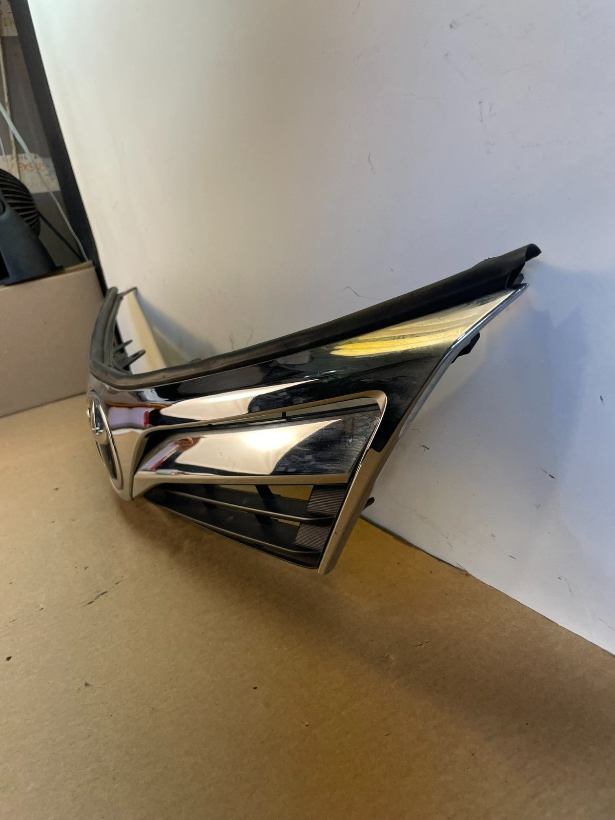 2012 to 2014 Toyota Camry Hybrid Front Upper Grill Grille AH0339 DG1