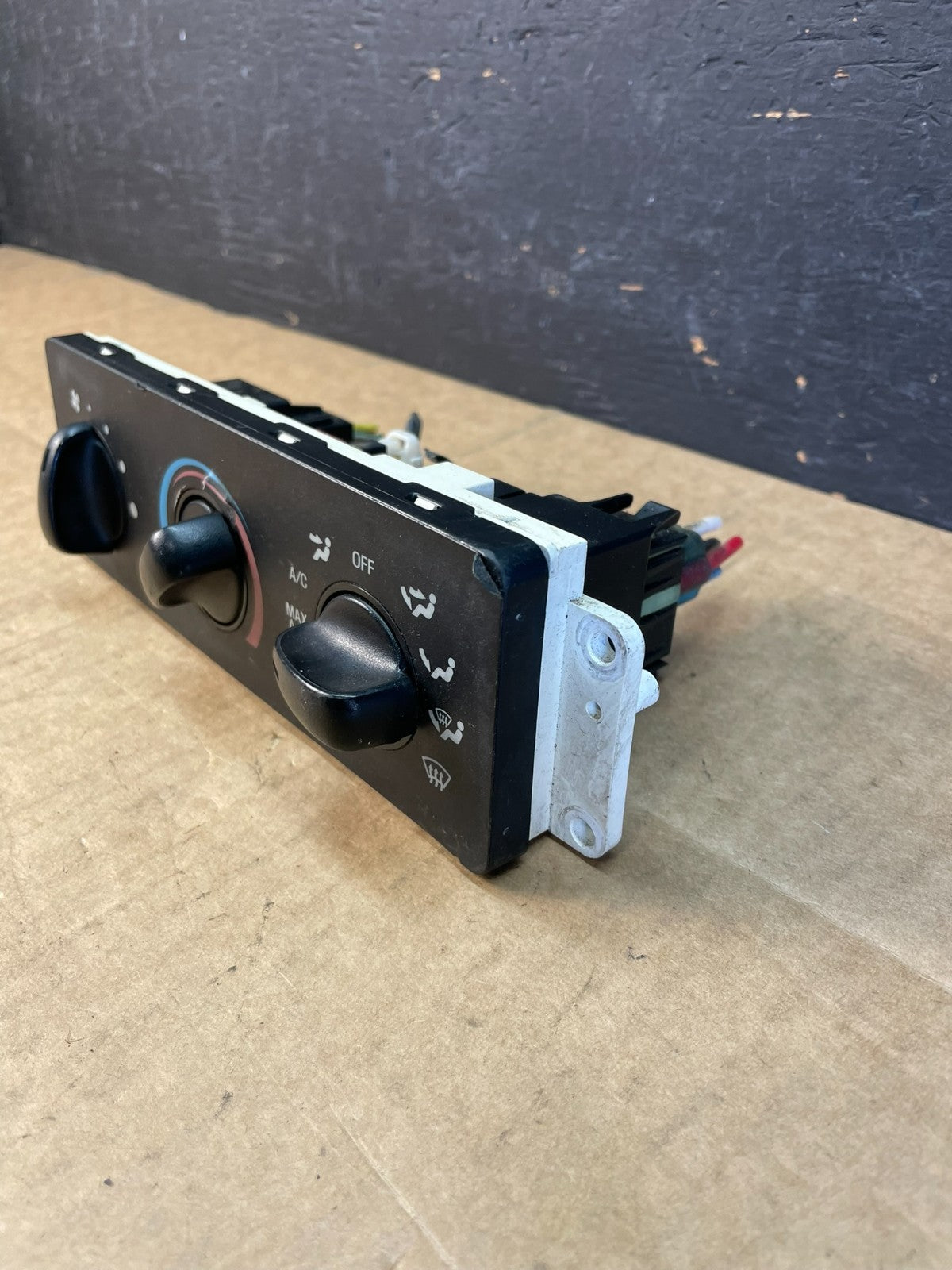 1999 to 2004 Ford F250 F350 Super Duty Heater A/C Climate Control ac5201 DG2