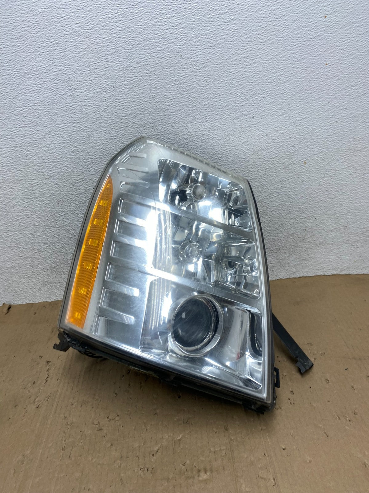 2007 - 2014 Cadillac Escalade Right Passenger Side Xenon HID Headlight AE9252 DW0