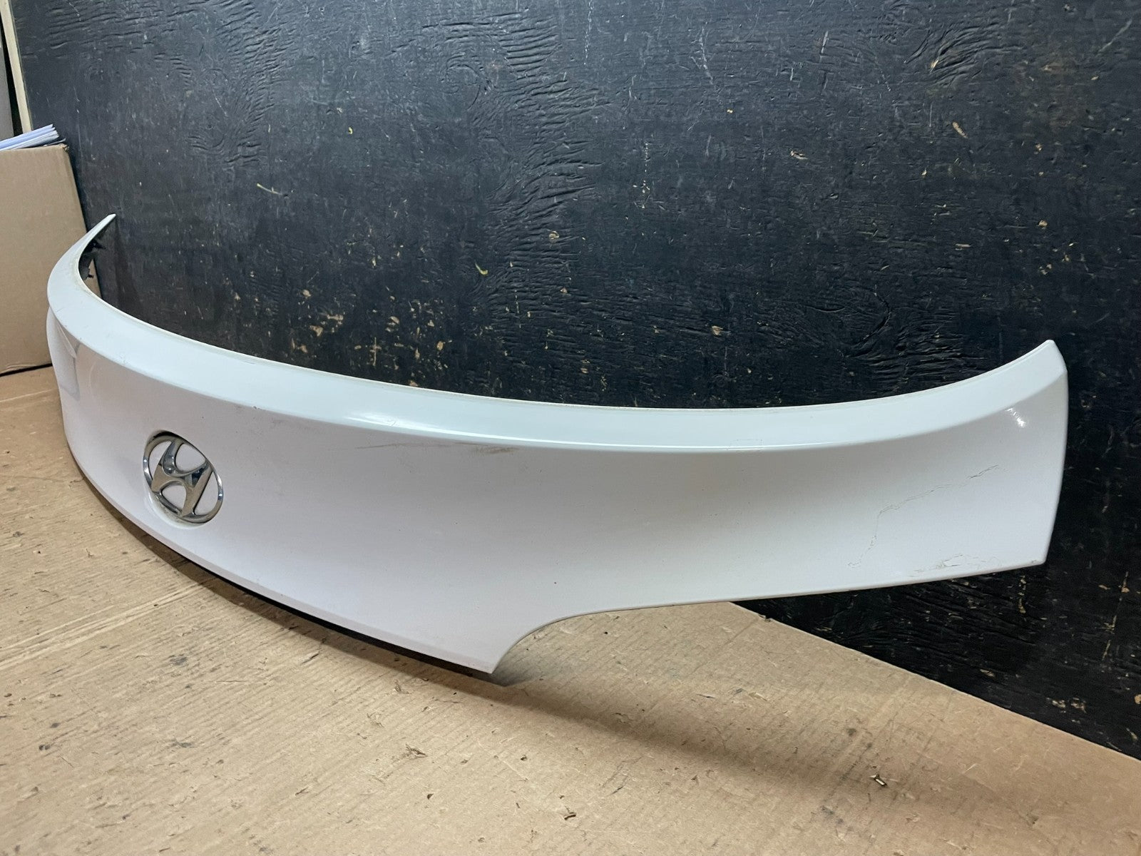 2011 to 2015 Hyundai Tucson Liftgate Tailgate Trunk Trim Molding z8106 DG1