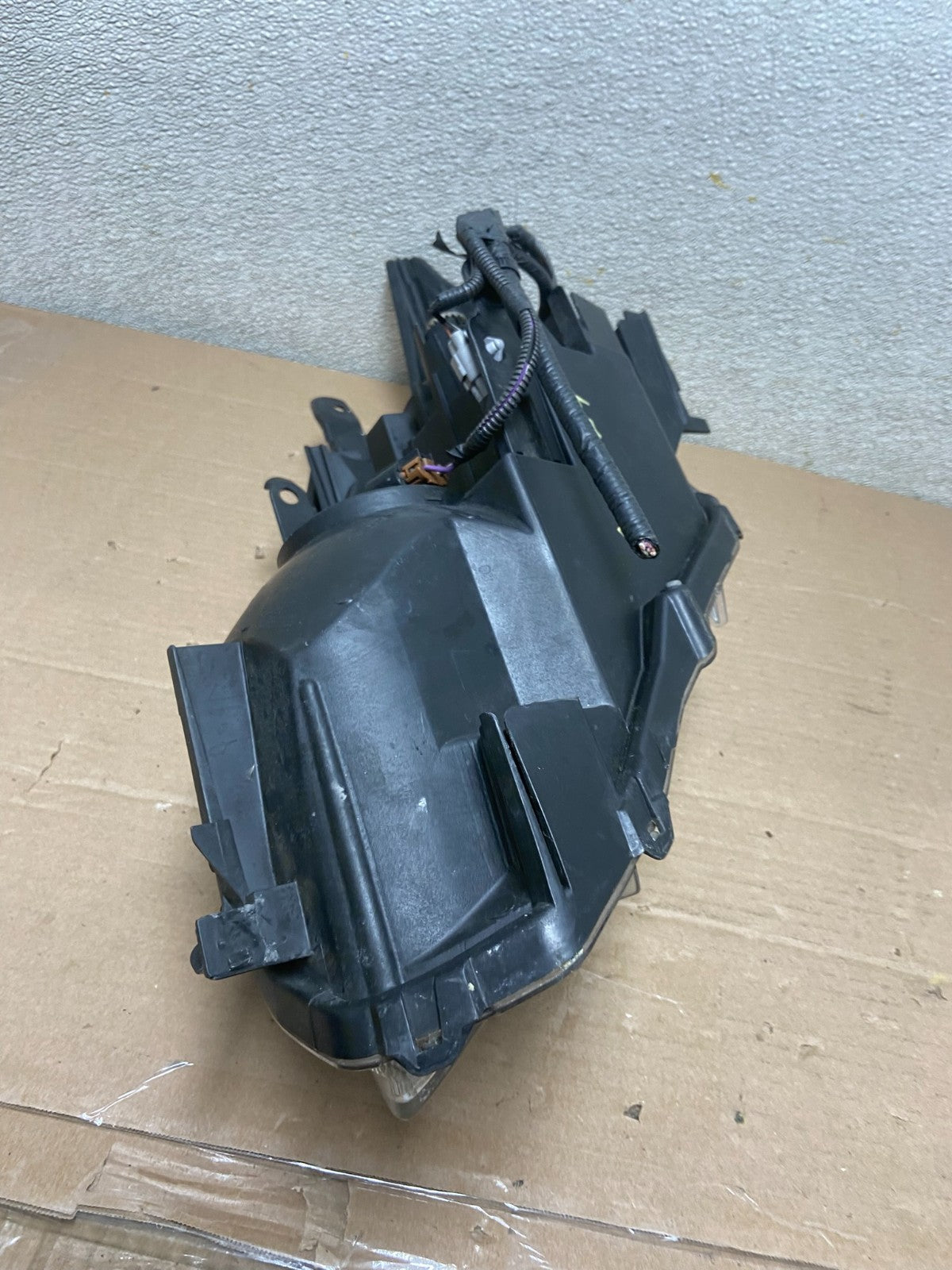 2010 - 2011 Toyota Prius Right Passenger Rh Halogen Headlight OEM AA8724 DW9