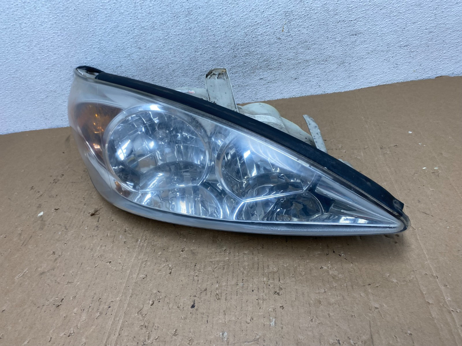 2002 to 2004 Toyota Camry Halogen Headlight Right Passenger Rh AD8752 DW1