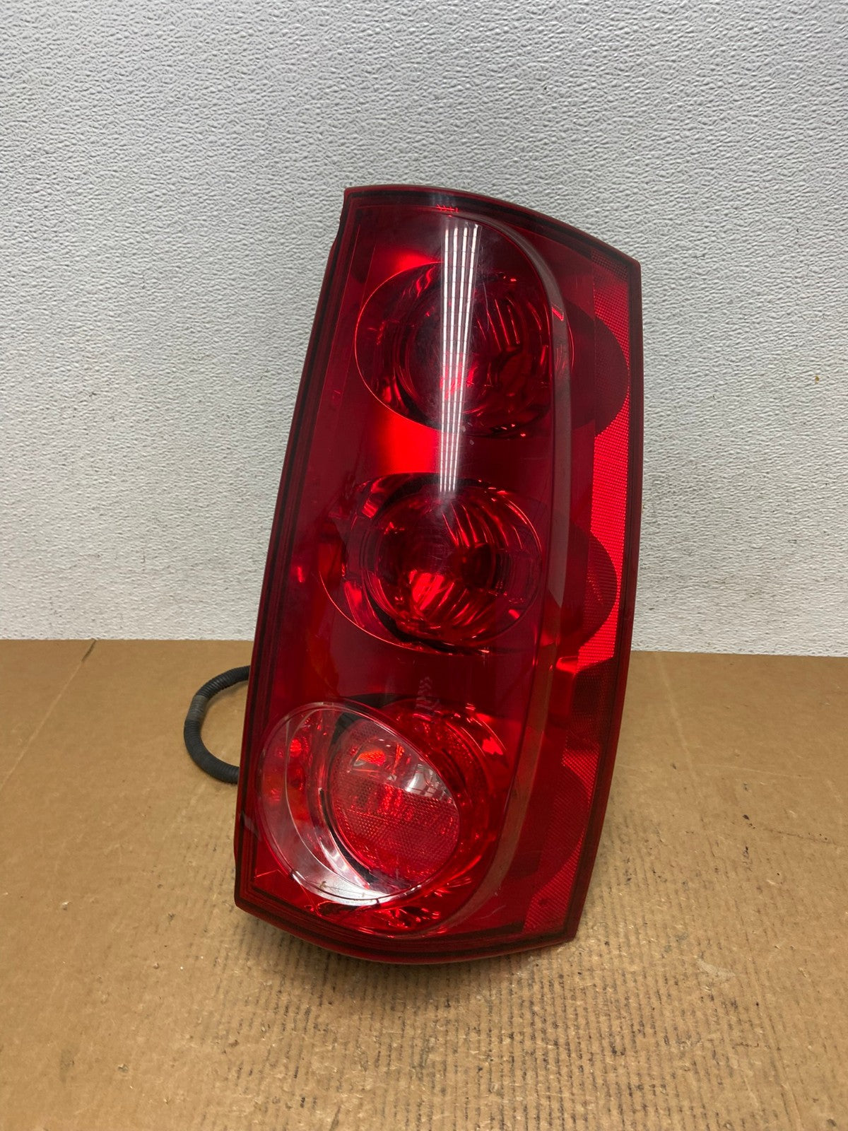 2007 to 2011 GMC Yukon Right Passenger RH Side Tail Light AE1187 LK0