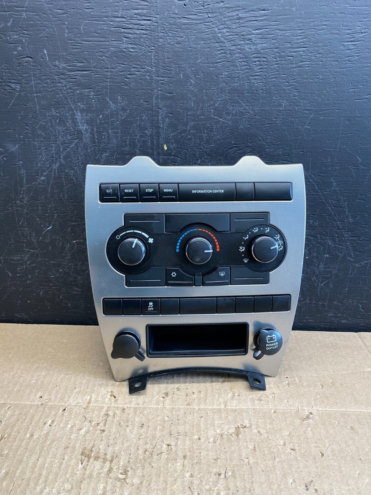 2005 to 2007 Jeep Commander Grand Cherokee A/C Climate Control Bezel AC9105 DG0