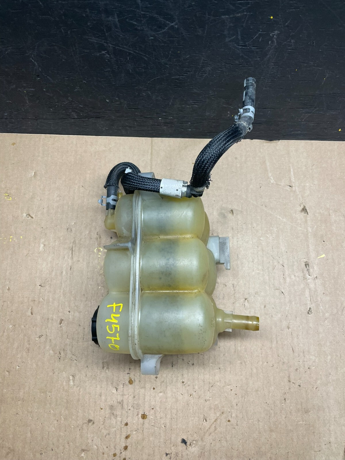 2020-2023 Ford Explorer Radiator Coolant Recovery Bootle Tank  F4570 DG12