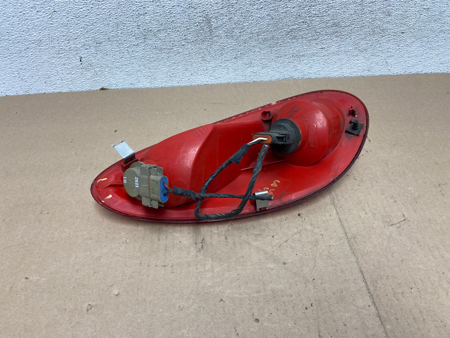 2001 to 2005 Chrysler PT Cruiser Right Passenger Tail Light AG4606 LK8
