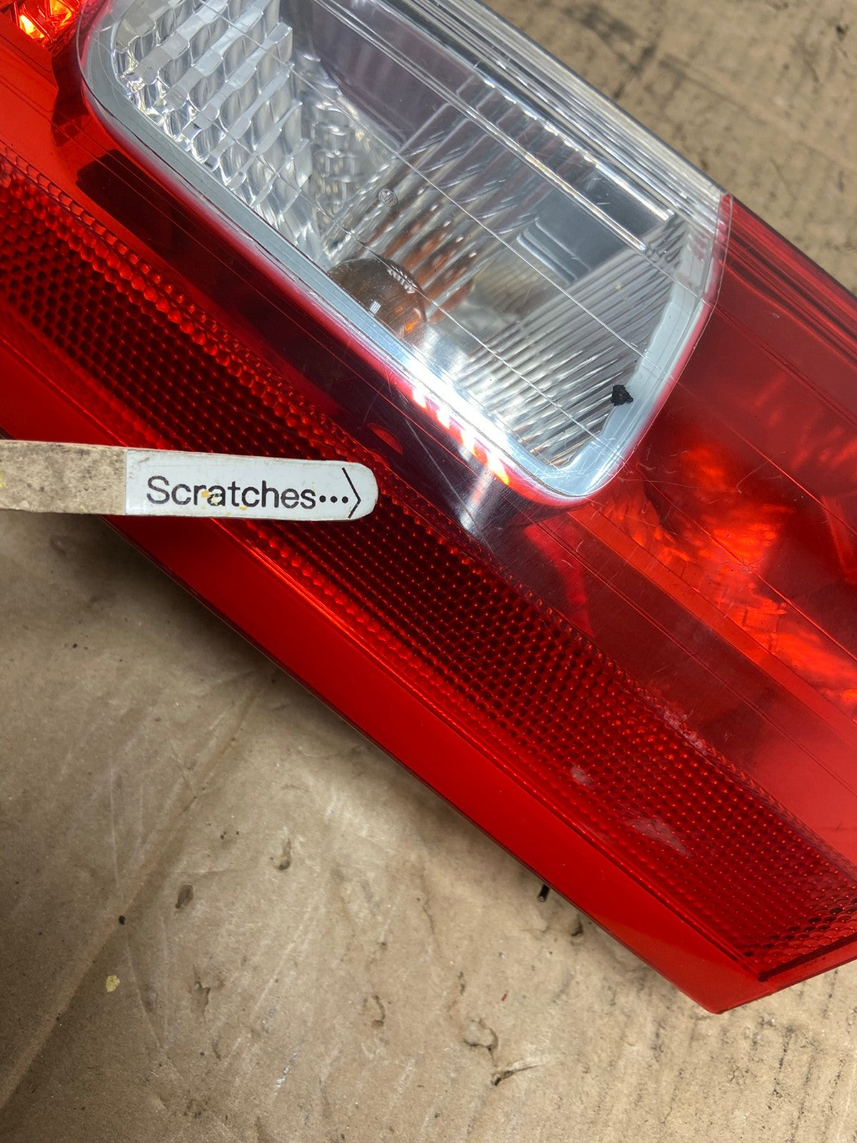 2005 - 2007 Volvo XC70 V70 Left Driver LH Side Tail Light Upper AB8408 LK3