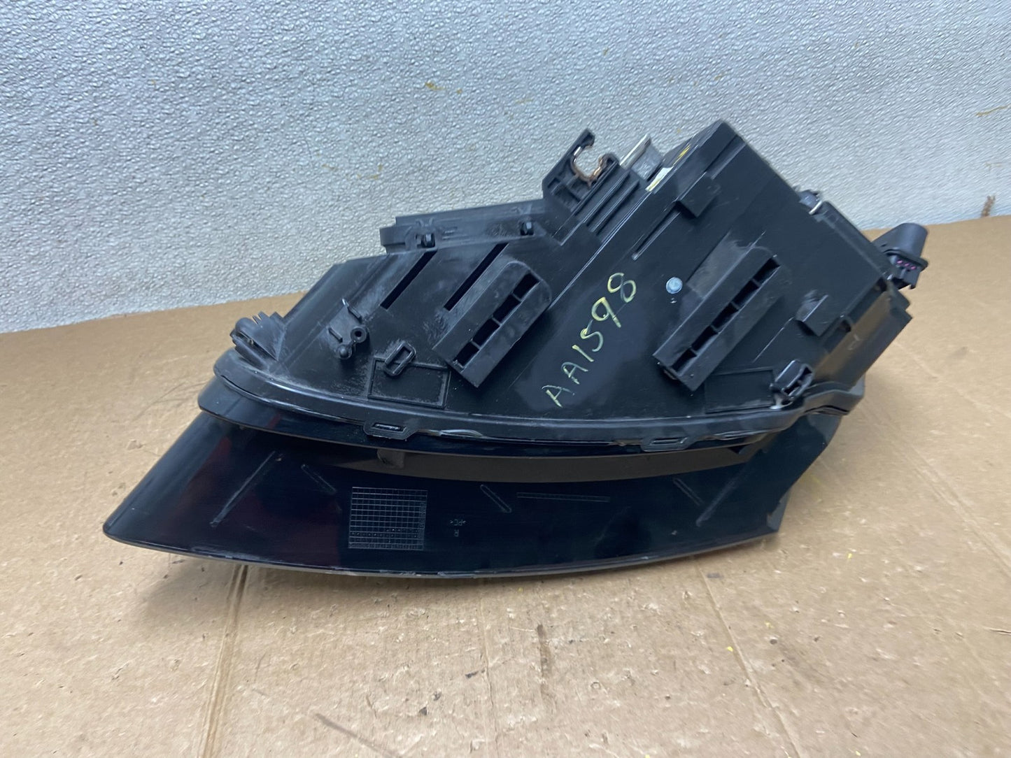 2009 to 2012 Audi Q5 Right Passenger RH Side Xenon HID Headlight AA1598 DW7