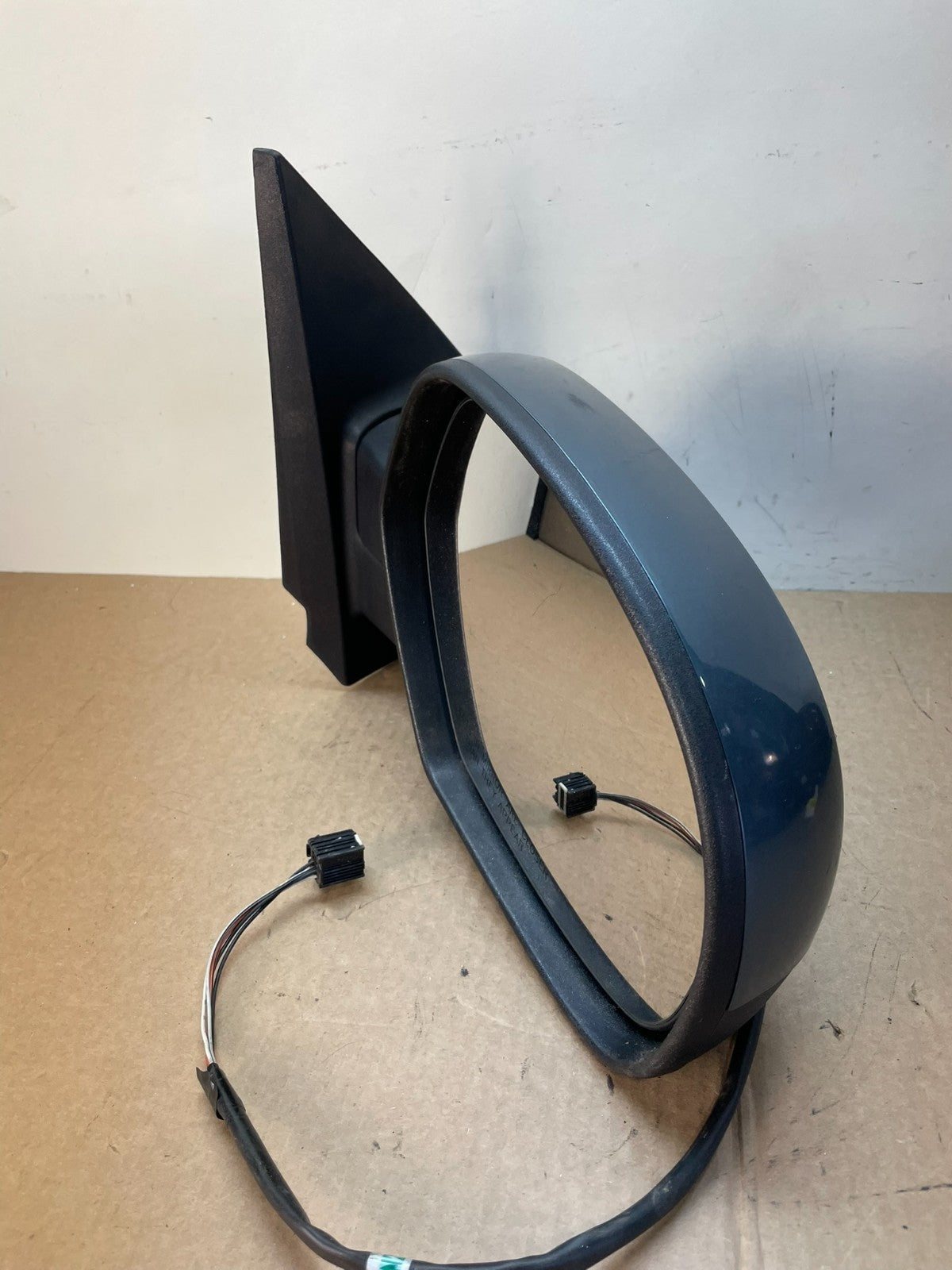 2007-2013 Chevrolet Tahoe Silverado Suburban Right Passenger Mirror ah6348 DG2