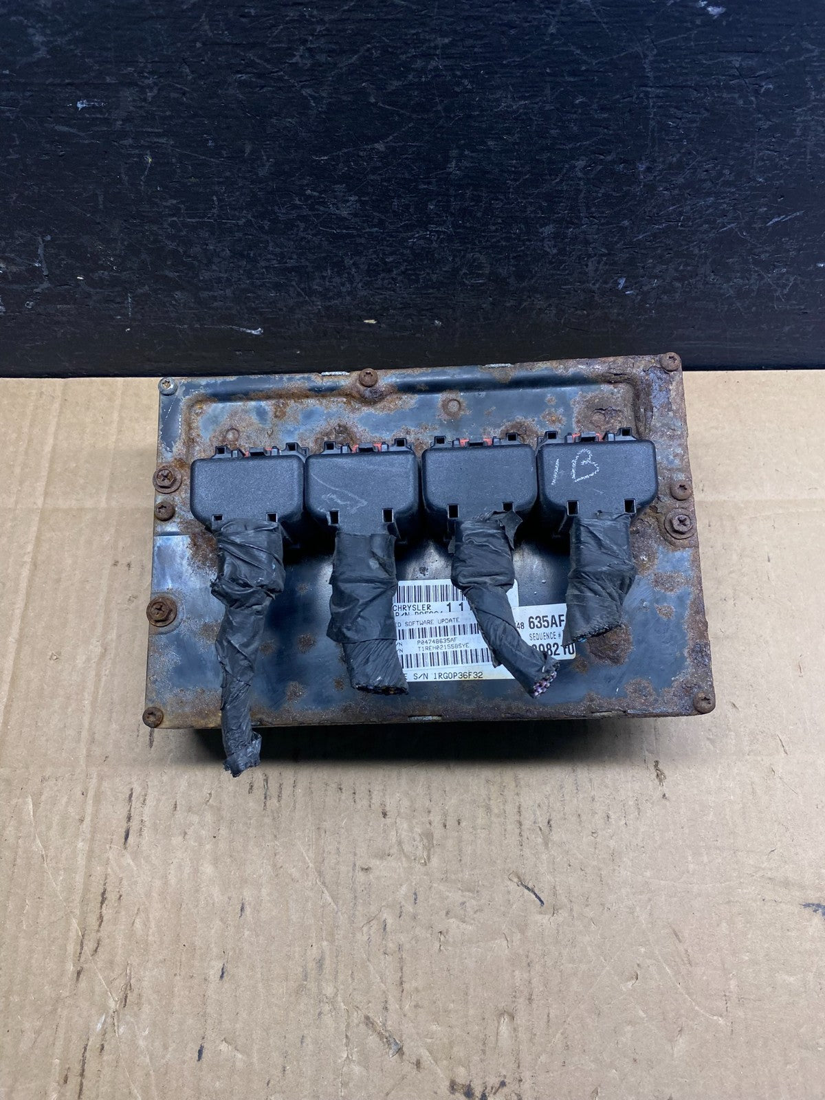 2005 Chrysler Caravan 3.3L Engine Control Unit ECU p04748635af AD5112 DG0