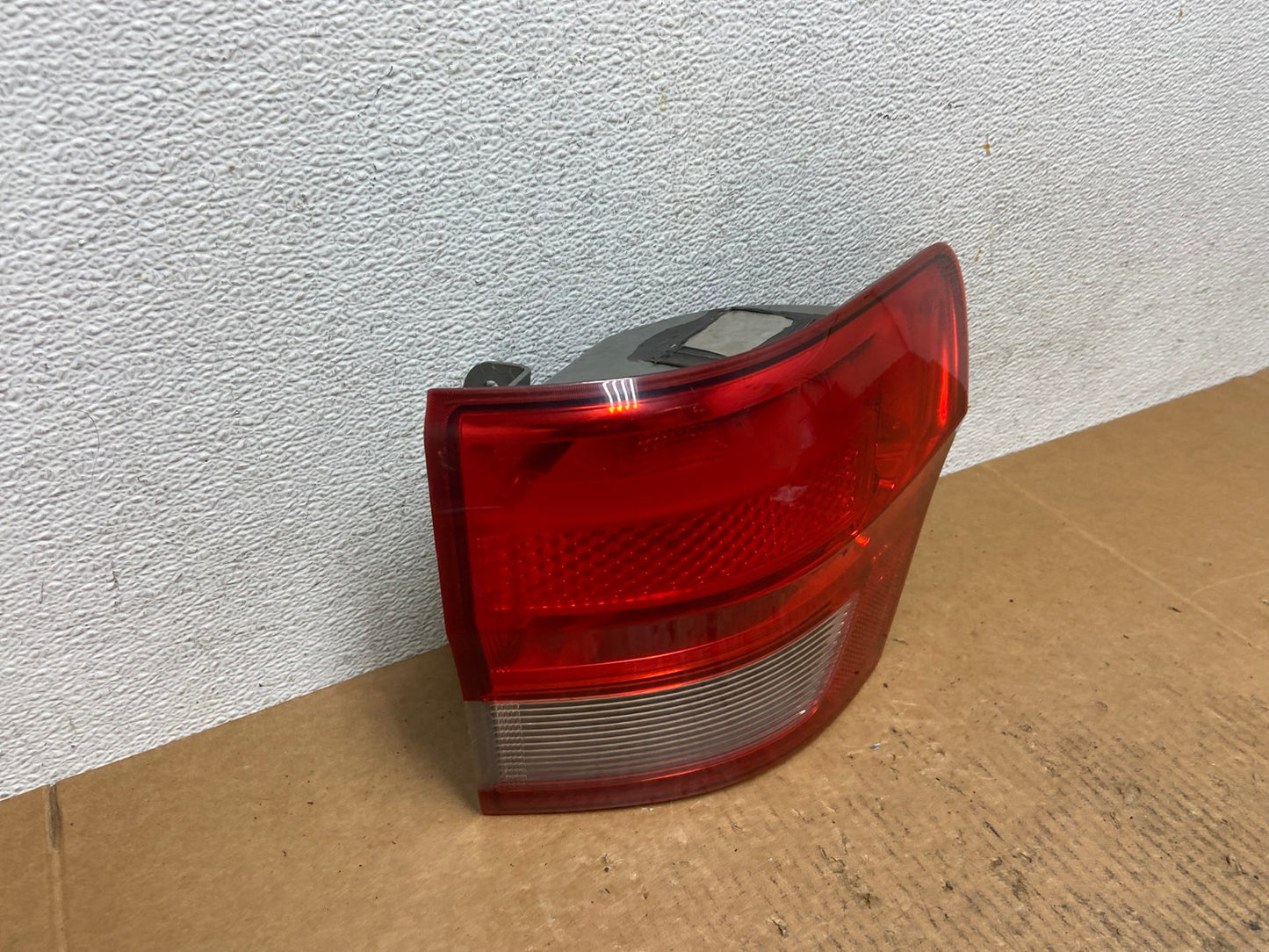 2011-2013 Jeep Grand Cherokee Right Passenger Side Rh Tail Light AE1325 LK2