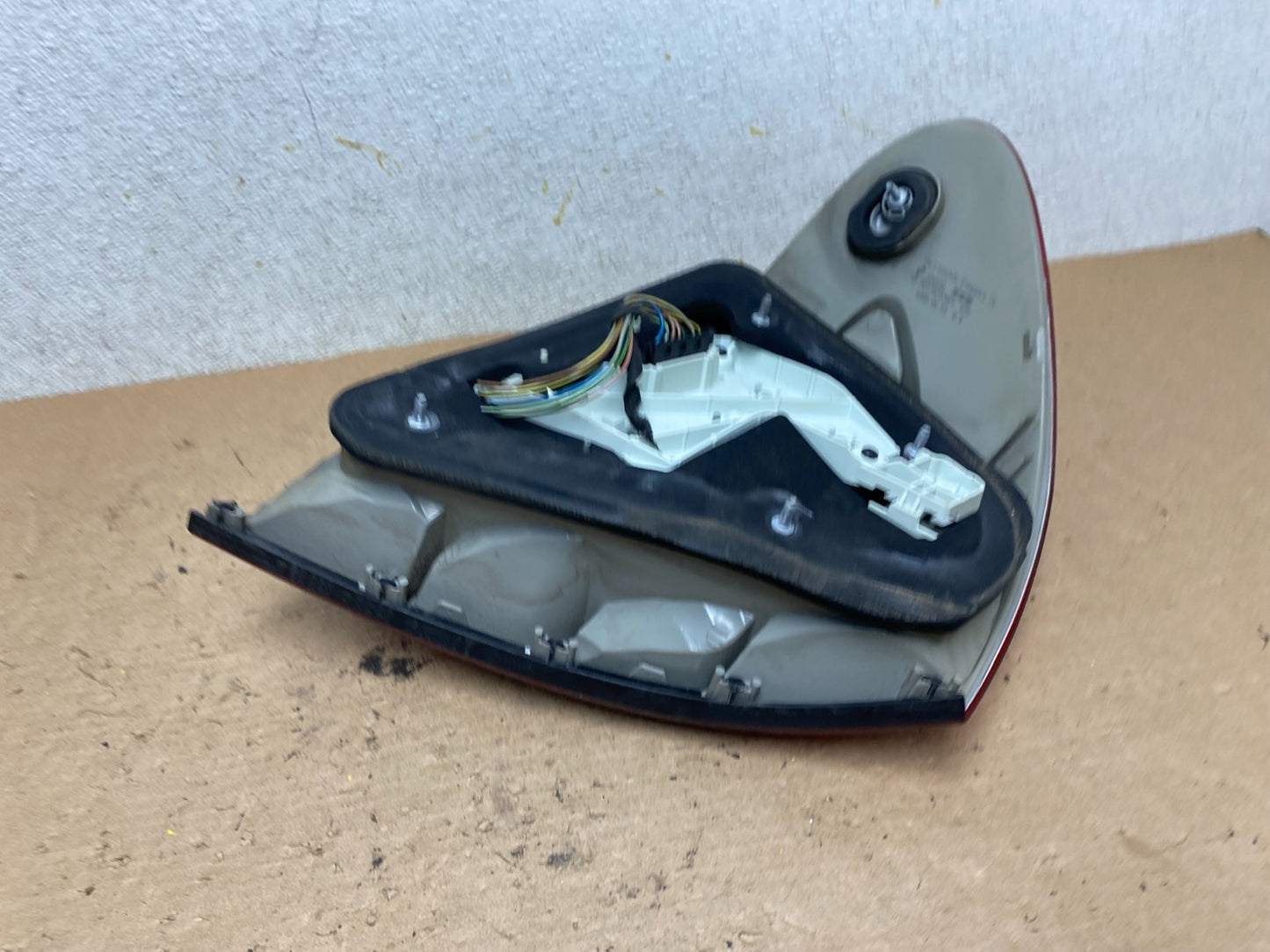 2007 - 2009 Mercedes E E320 E500 Sedan Right Passenger Tail Light OEM P1215 DW7